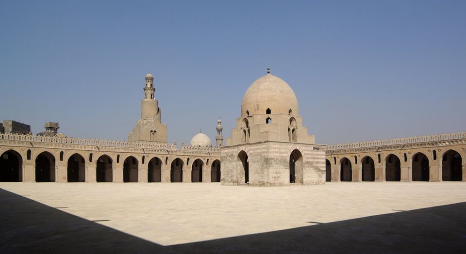 استكشف تاريخ وأهمية مسجد ابن طولون في القاهرة