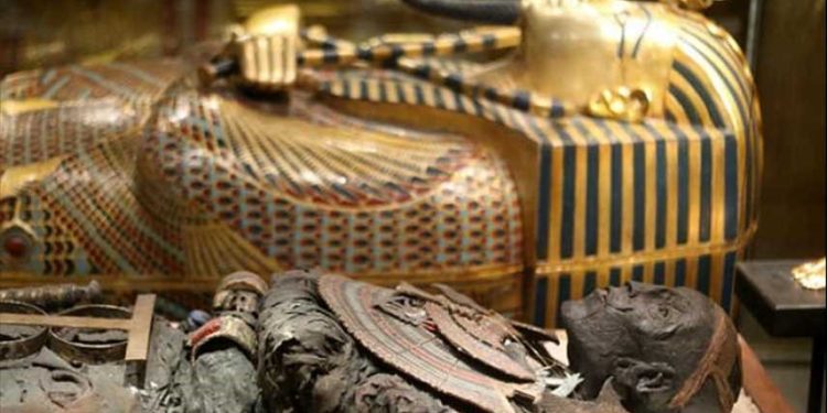 تابوت توت عنخ أمون