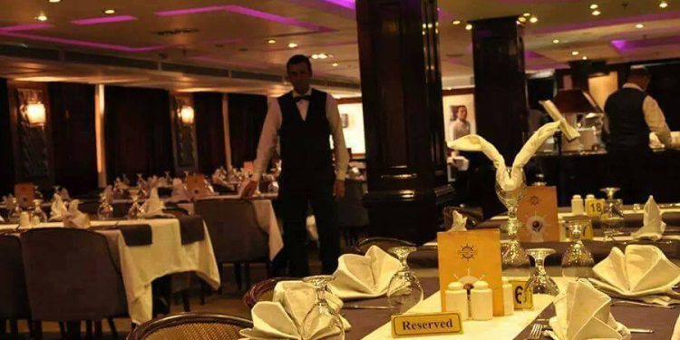 سهرة عشاء نيلية