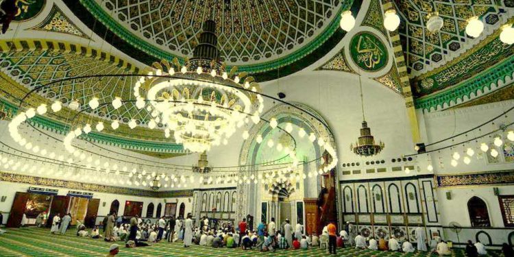 اول مسجد بنى فى مصر