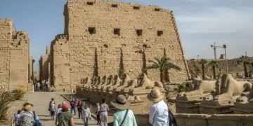 عالم سحري للأقصر أماكن للترفيه مزارات الأقصر الليلية