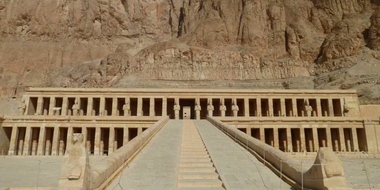 الاثار في مصر القديمة