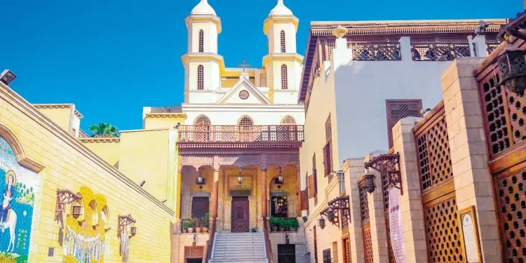 وصف-الكنيسة-المعلقة-من-حيث-الشكل