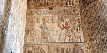 جدران-المعابد-الفرعونية