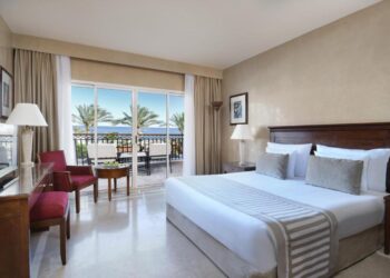 فنادق دهب على البحر