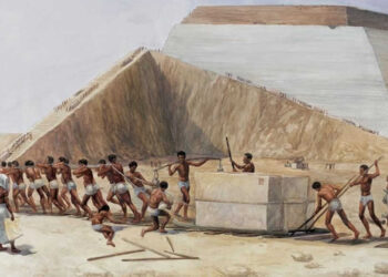 كيف تم بناء الاهرامات