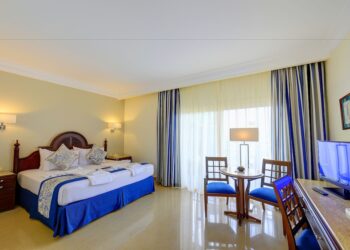 فنادق العين السخنة على البحر