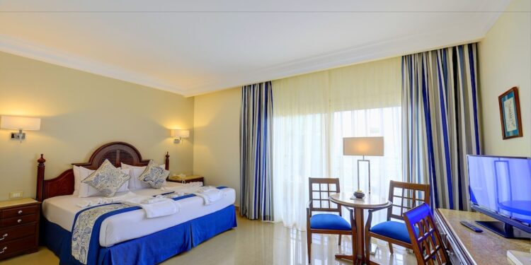 فنادق العين السخنة على البحر